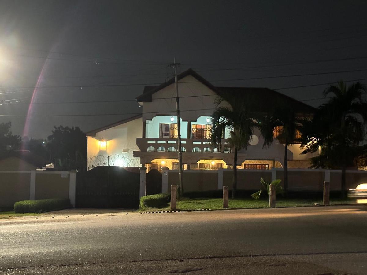 D Barfi Guesthouse, Excellent Location Kumasi Luaran gambar